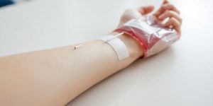 Blutspende: Nadel im Arm