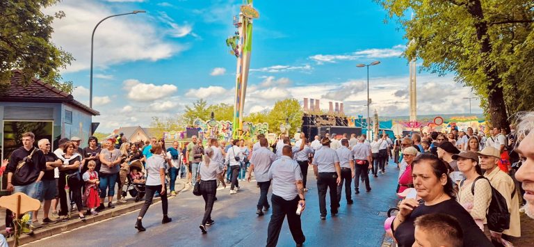 Großer Festzug begeistert zum Annafest