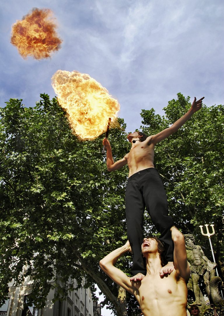 Zauberhafte Familien-Acts und Feuershows