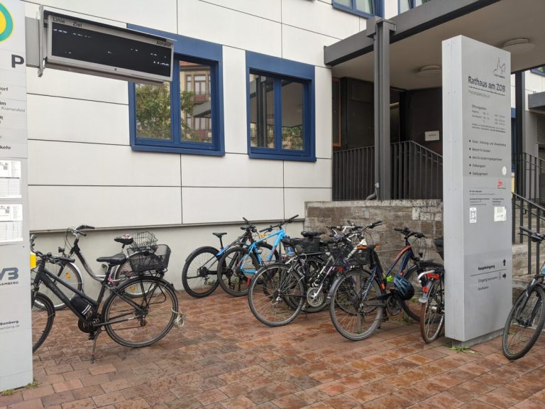 Grüne wollen mehr Fahrradabstellplätze beim Rathaus am ZOB