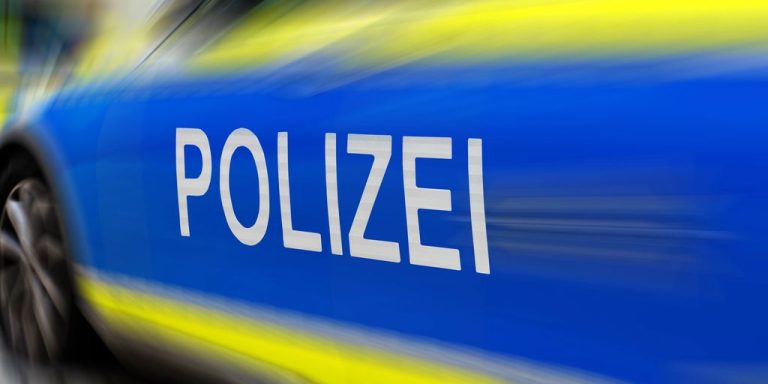 Schwerer Unfall im Kreis Bamberg: Auto rammt Senior auf Fahrrad mit Hundeanhänger – Mann am Kopf verletzt!