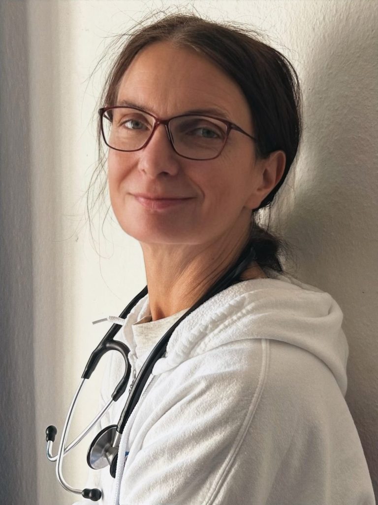 Bringt es wirklich etwas, in der Erkältungszeit Vitamin C und Zink einzunehmen? – Eine Hausärztin erzählt