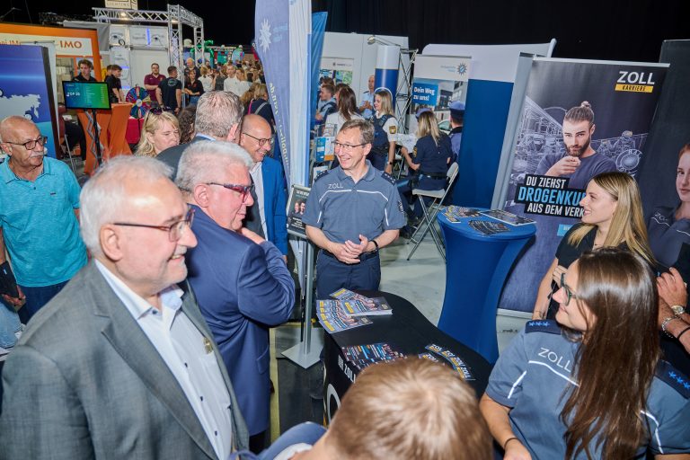 25. Ausbildungsmesse:BA in der brose ARENA