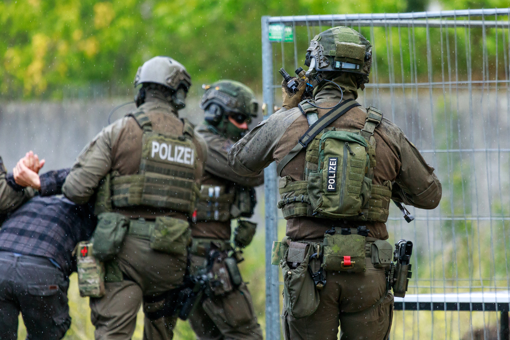 Internationaler Schlag gegen Schleuser: Polizei zerschlägt großes Netzwerk