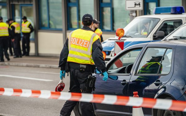 Nach 8000 Haftbefehlen: Dobrindt verstärkt Grenzkontrollen
