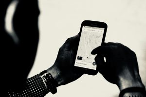 Apple integriert Werbeanzeigen in Kartenanwendung: Schrittweise Einführung in Nordamerika
