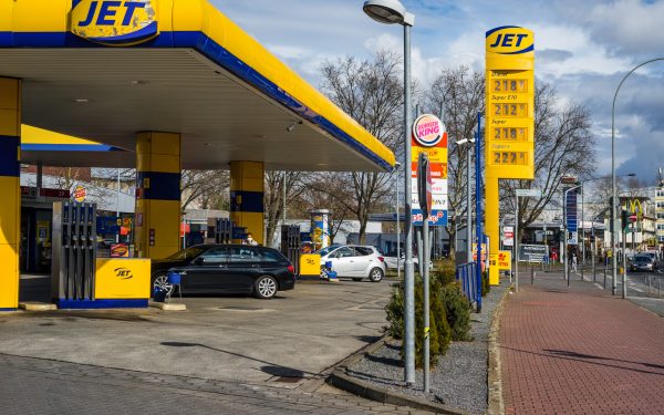 Steigende Spritpreise: E10 als mögliche Lösung für Autofahrer
