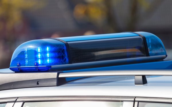 24-Jährige rammt Möbelhaus-Schaufenster in Würzburg und verursacht hohen Sachschaden