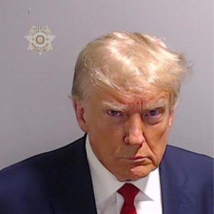 Wie reagieren Kritiker auf Trumps Äußerungen über Iran und Kalifornien?