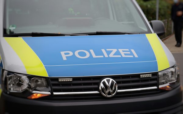 Schwere Folgen nach Ausweichmanöver: Autofahrerin überschlägt sich