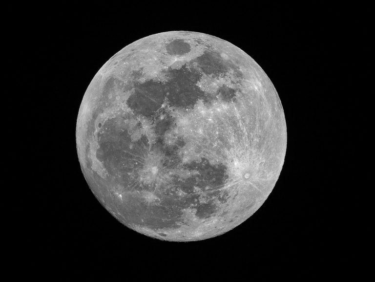 Eis und Mineralien auf dem Mond: Besitzansprüche und rechtliche Herausforderungen