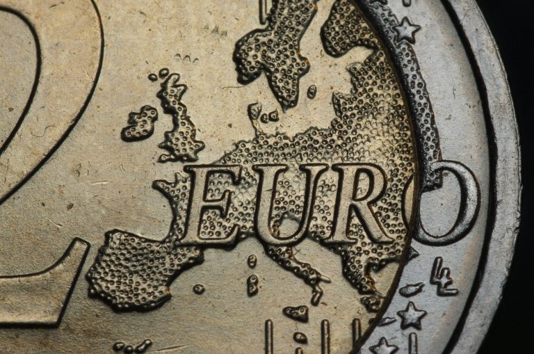 Einblick in die Herausforderungen des Euro: Politische Unsicherheiten und Staatsverschuldung